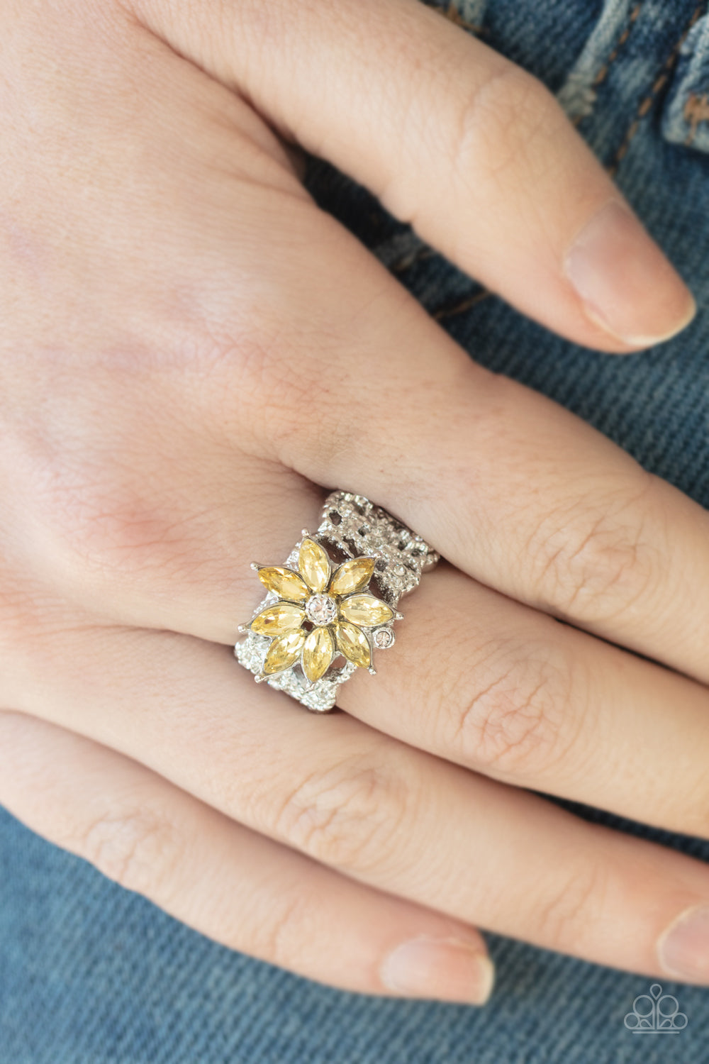 Paparazzi Brilliantly Blooming - Yellow Ring