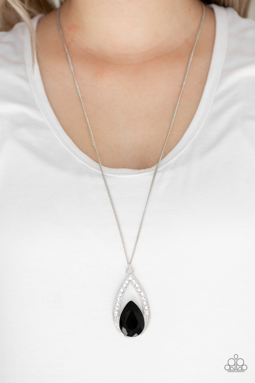 Paparazzi Notorious Noble - Black Necklace