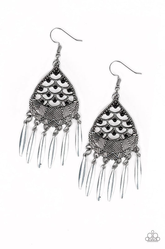 Paparazzi Wolf Den - Black Earrings