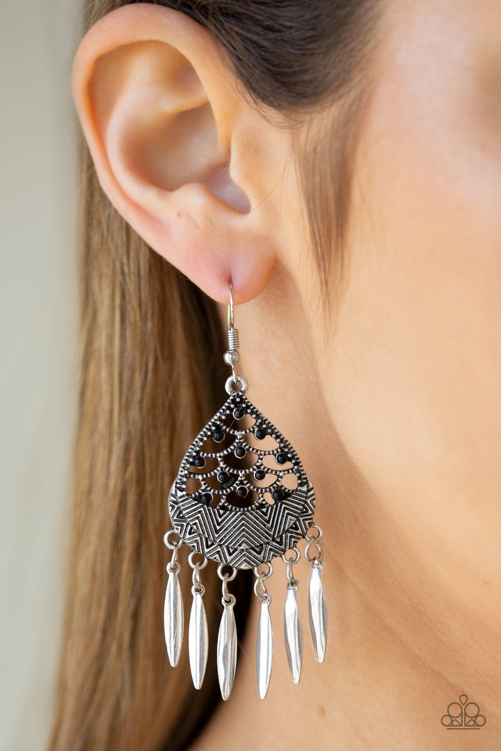 Paparazzi Wolf Den - Black Earrings