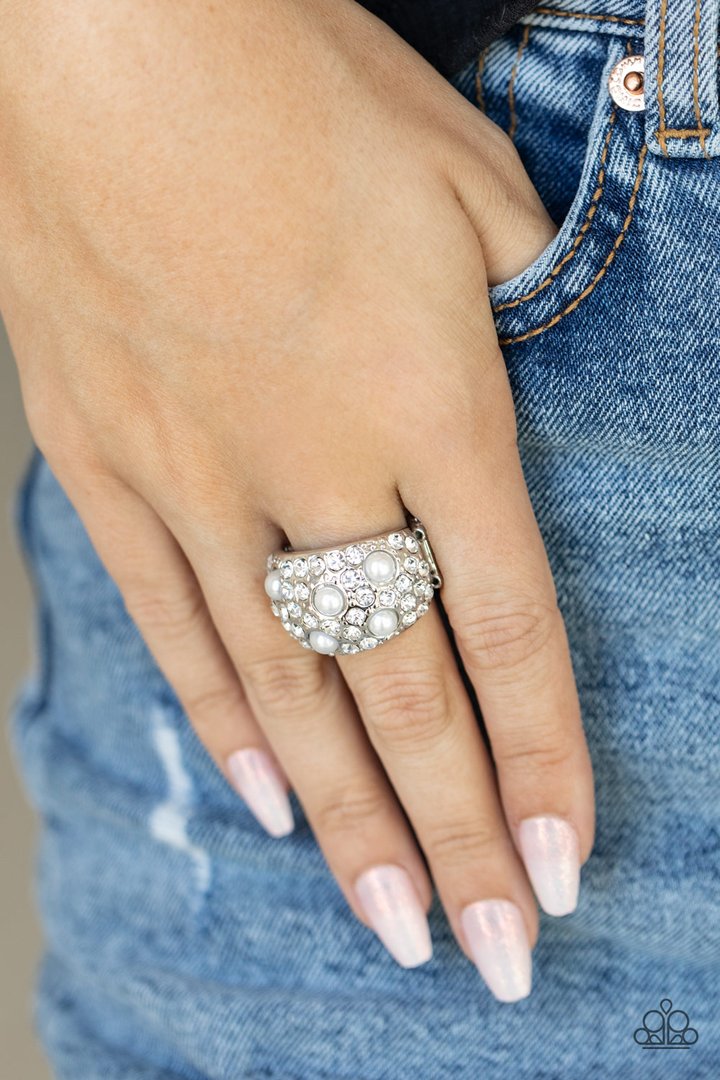 Paparazzi Gatsby's Girl - White Ring - 2021 Convention Collection