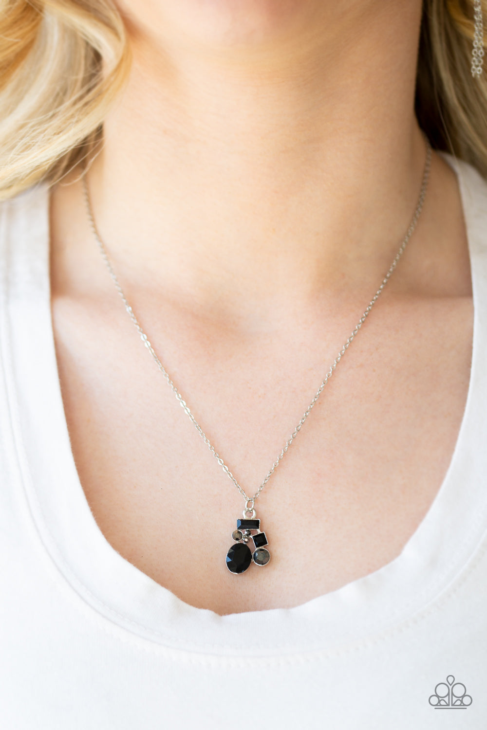 Paparazzi Time To Be Timeless - Black Necklace