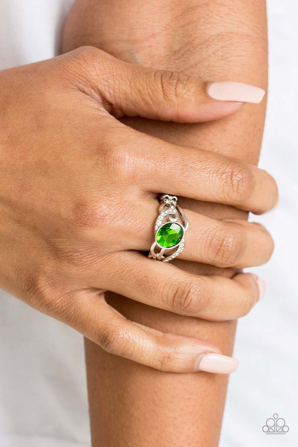 Paparazzi Couldn't Care FLAWLESS - Green Ring