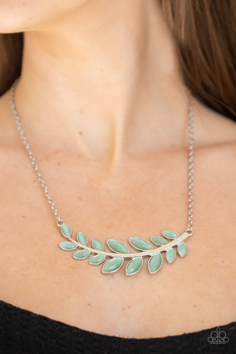 Paparazzi Frosted Foliage - Green Necklace