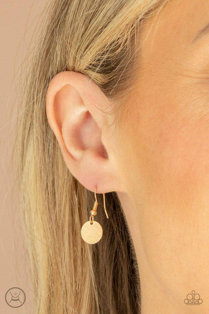 Paparazzi Don't Get Bent Out Of Shape - Gold Choker Necklace