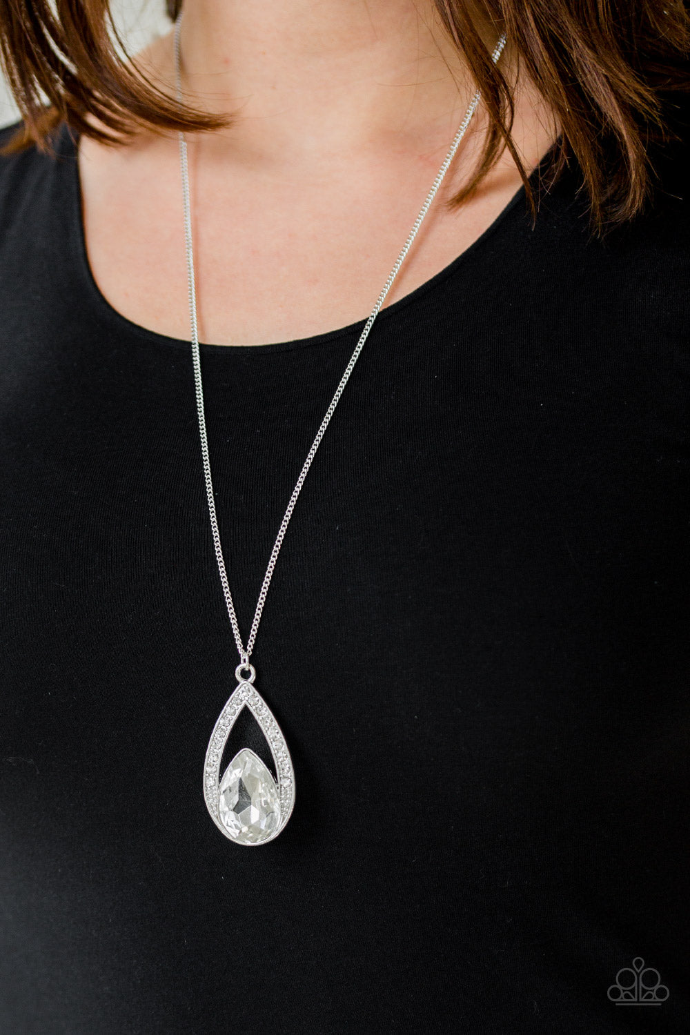 Paparazzi Notoriously Noble - White Necklace