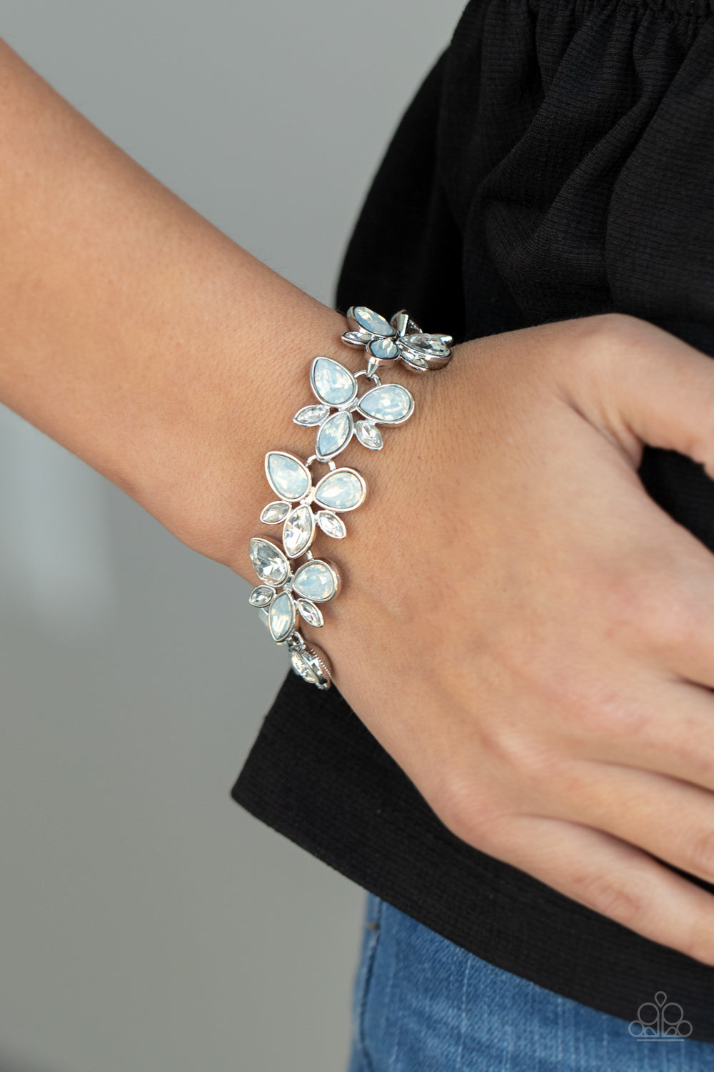 Paparazzi Ice Garden - White Bracelet