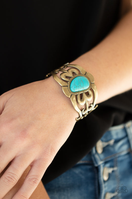 Paparazzi The MESAS Are Calling - Brass Cuff Bracelet