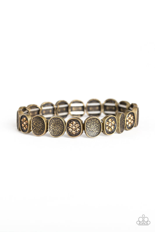 Paparazzi Dainty Queen - Brass Bracelet