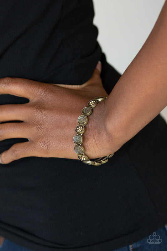 Paparazzi Dainty Queen - Brass Bracelet